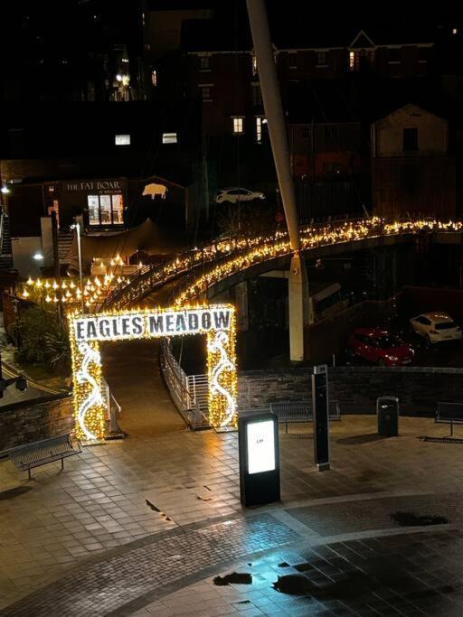 City Centre Apartment. Wrexham Eksteriør bilde