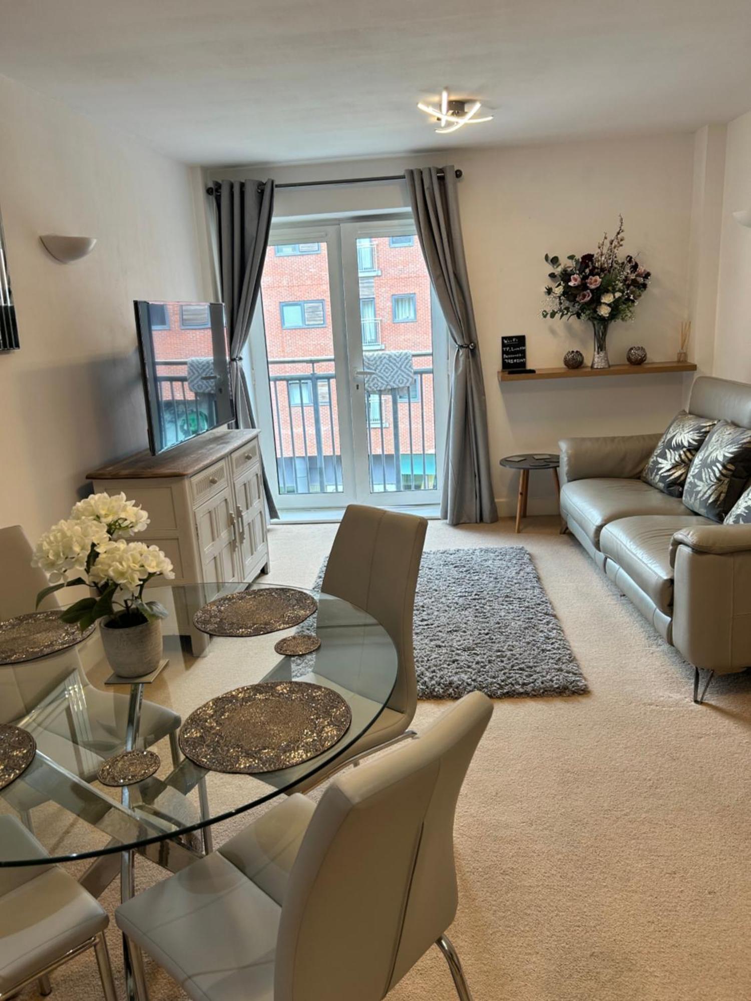 City Centre Apartment. Wrexham Eksteriør bilde