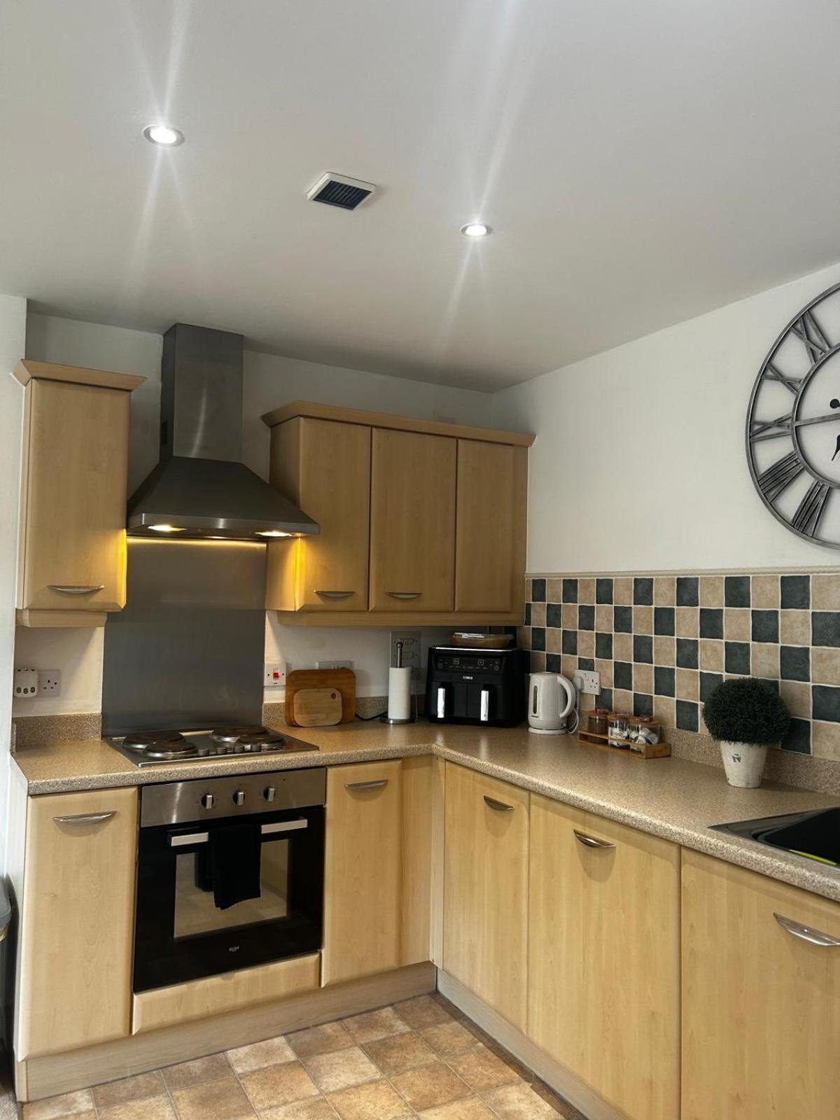 City Centre Apartment. Wrexham Eksteriør bilde